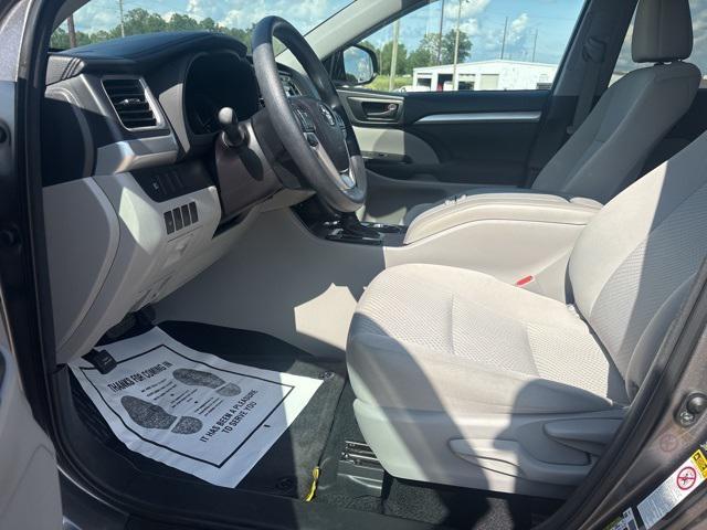 Photo of 2017 Predawn Gray Mica Toyota Highlander