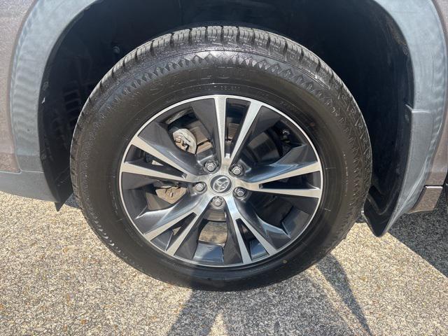 Photo of 2017 Predawn Gray Mica Toyota Highlander