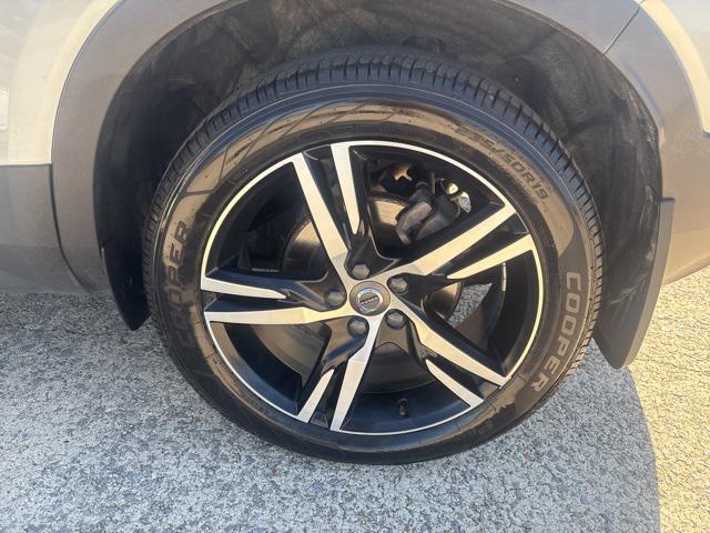 Photo of 2020 Crystal White Metallic Volvo XC40