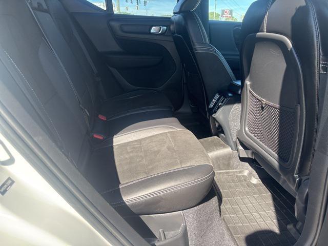 Photo of 2020 Crystal White Metallic Volvo XC40