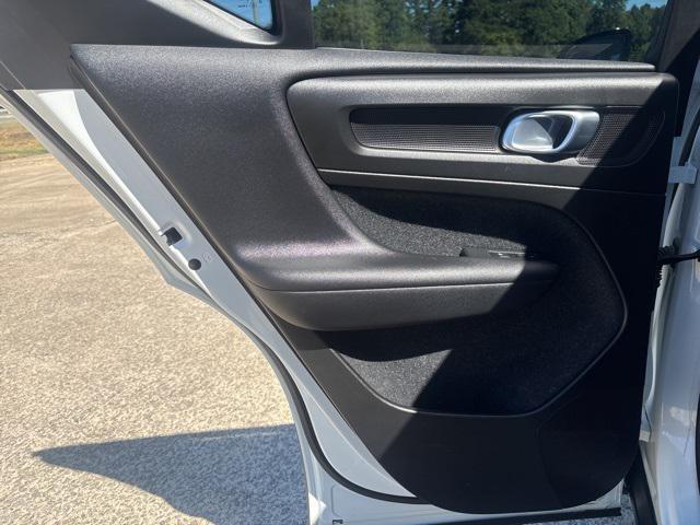 Photo of 2020 Crystal White Metallic Volvo XC40