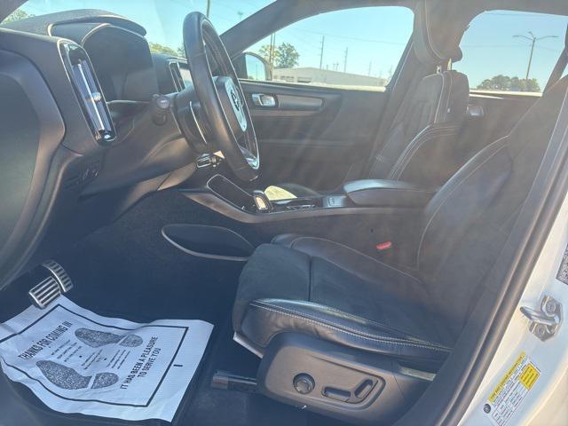 Photo of 2020 Crystal White Metallic Volvo XC40
