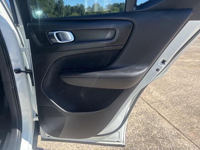 Photo of 2020 Crystal White Metallic Volvo XC40