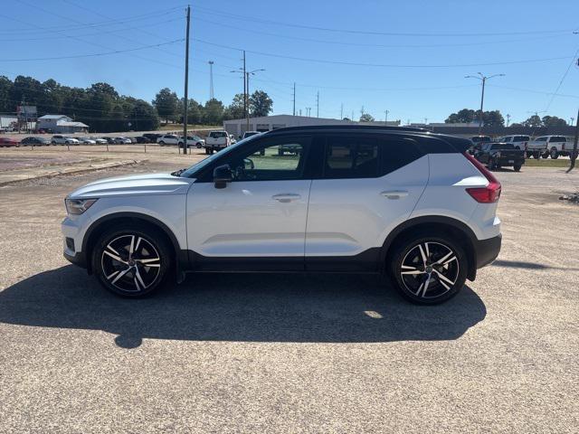 Photo of 2020 Crystal White Metallic Volvo XC40