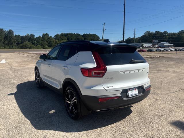 Photo of 2020 Crystal White Metallic Volvo XC40