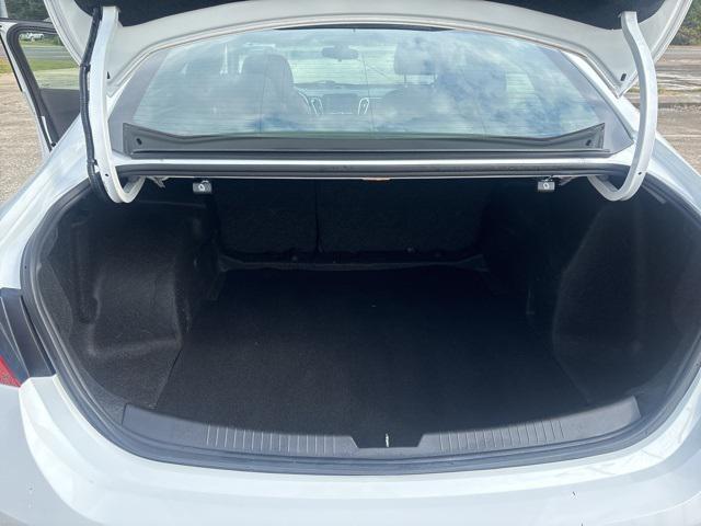 Photo of 2018 White Chevrolet Malibu