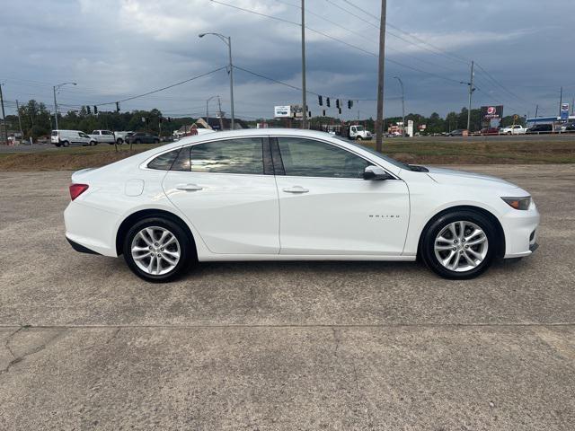 Photo of 2018 White Chevrolet Malibu