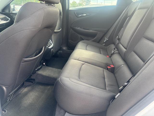 Photo of 2018 White Chevrolet Malibu