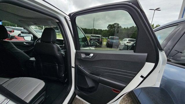 Photo of 2025 Star White Metallic Tri-Coat Ford Escape PHEV