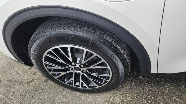 Photo of 2025 Star White Metallic Tri-Coat Ford Escape PHEV