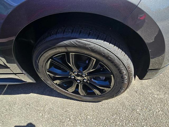 Photo of 2024 Carbonized Gray Ford Edge