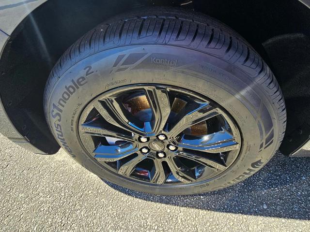 Photo of 2024 Carbonized Gray Ford Edge