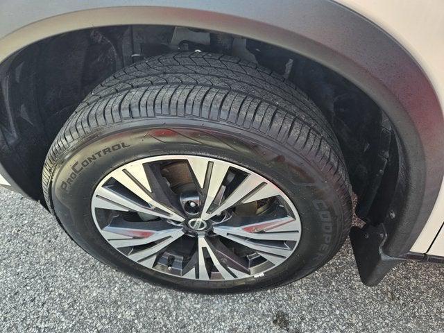 Photo of 2021 Pearl White Tricoat Nissan Rogue