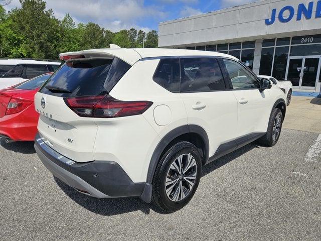 Photo of 2021 Pearl White Tricoat Nissan Rogue