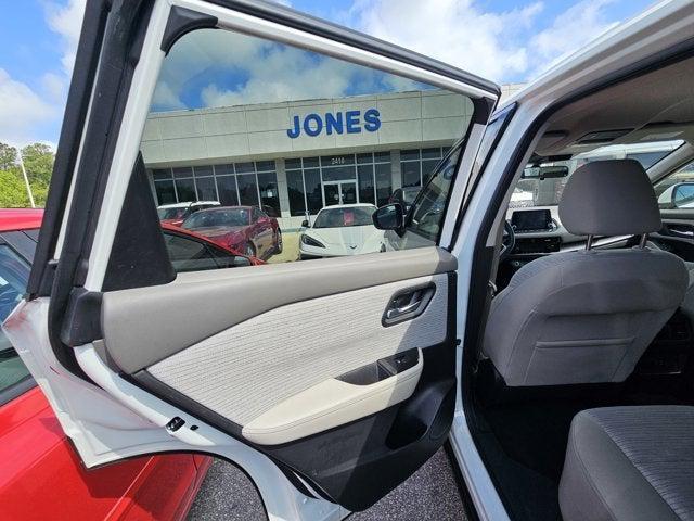 Photo of 2021 Pearl White Tricoat Nissan Rogue