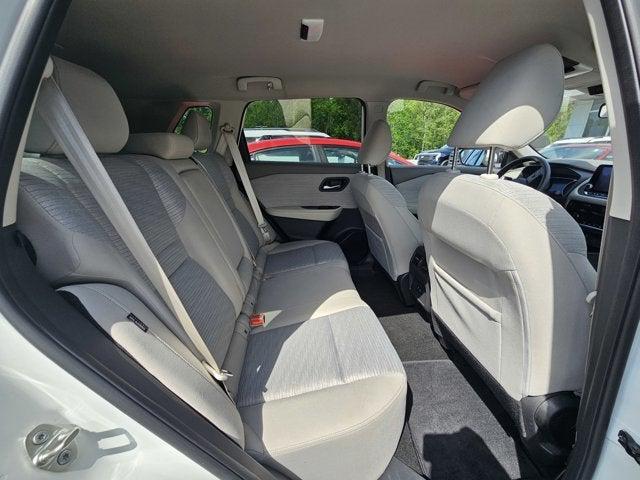 Photo of 2021 Pearl White Tricoat Nissan Rogue
