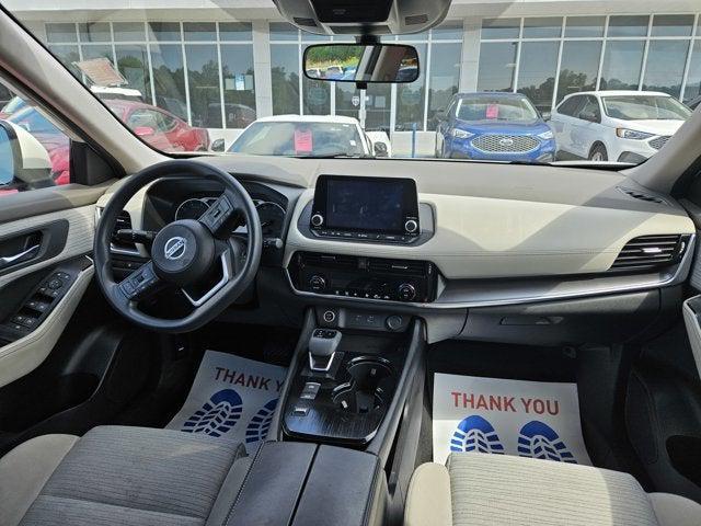Photo of 2021 Pearl White Tricoat Nissan Rogue