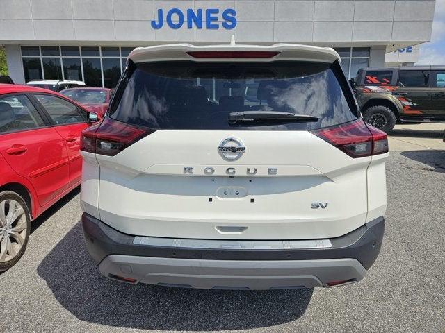 Photo of 2021 Pearl White Tricoat Nissan Rogue