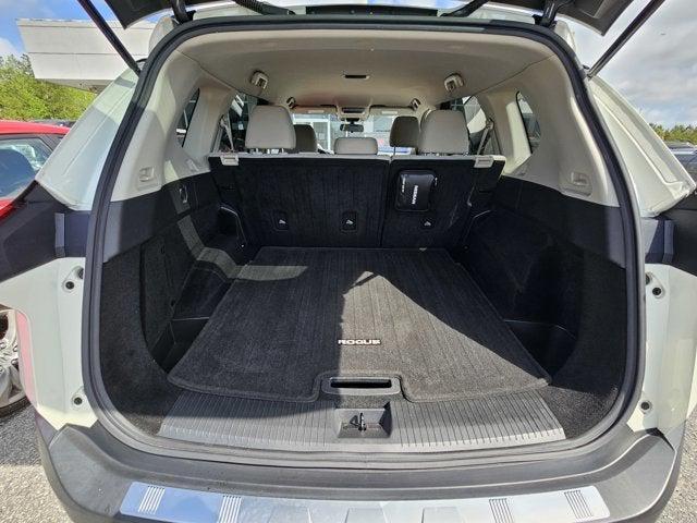 Photo of 2021 Pearl White Tricoat Nissan Rogue