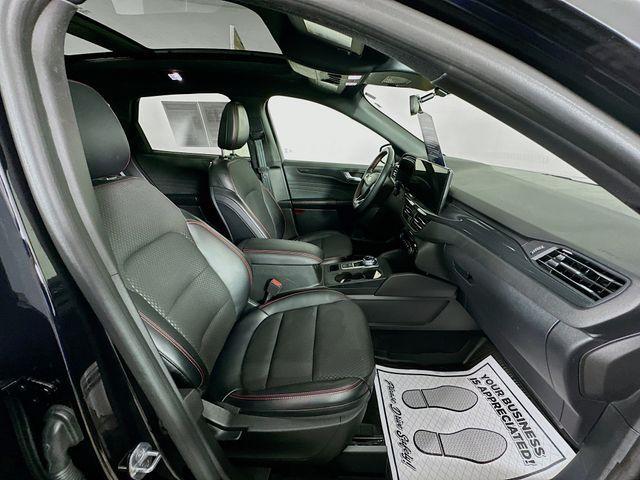 Photo of 2023 Agate Black Metallic Ford Escape