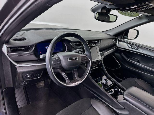 Photo of 2022 Metallic Jeep Grand Cherokee L