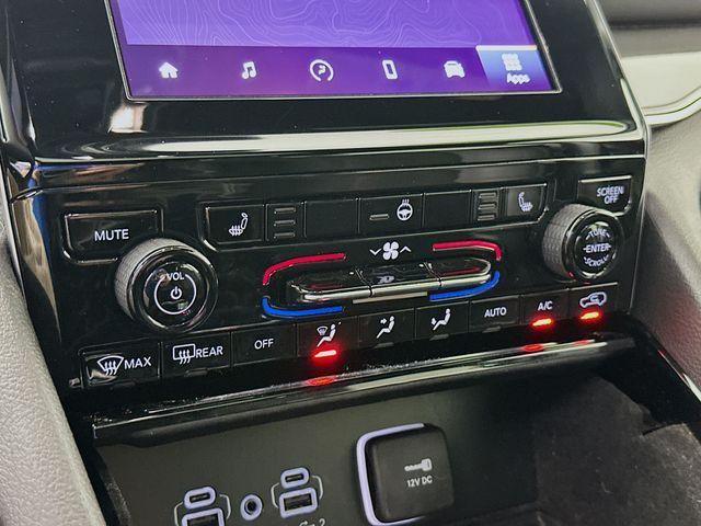 Photo of 2022 Metallic Jeep Grand Cherokee L