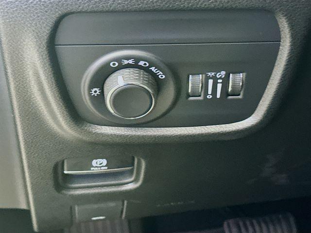 Photo of 2022 Metallic Jeep Grand Cherokee L