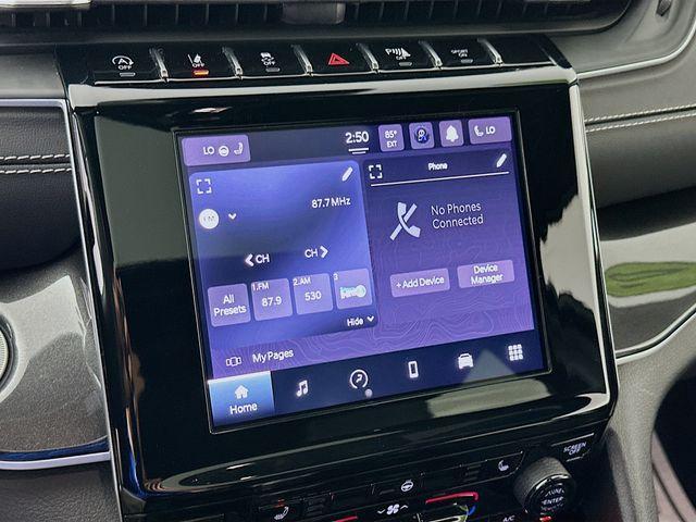 Photo of 2022 Metallic Jeep Grand Cherokee L