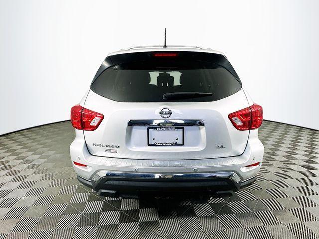 Photo of 2017 Brilliant Silver Metallic Nissan Pathfinder