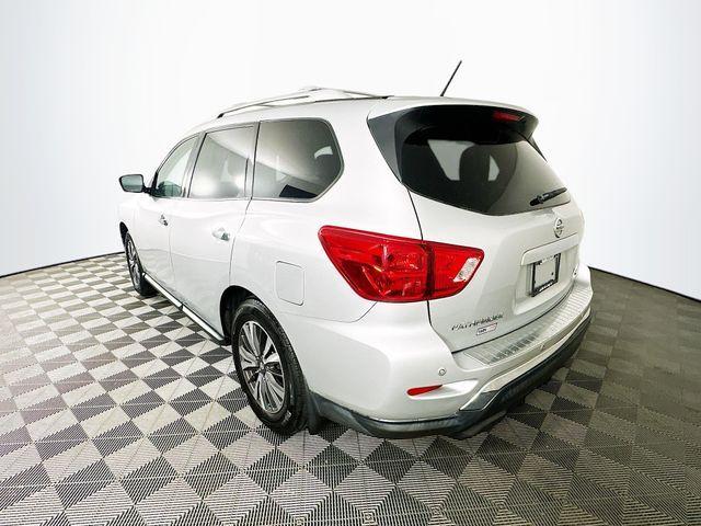Photo of 2017 Brilliant Silver Metallic Nissan Pathfinder