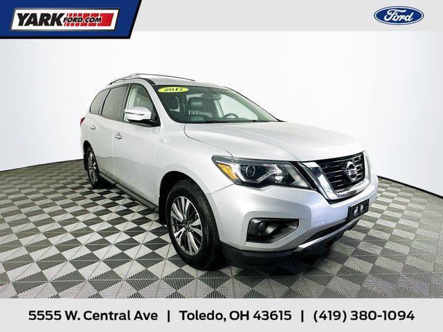 Photo of 2017 Brilliant Silver Metallic Nissan Pathfinder