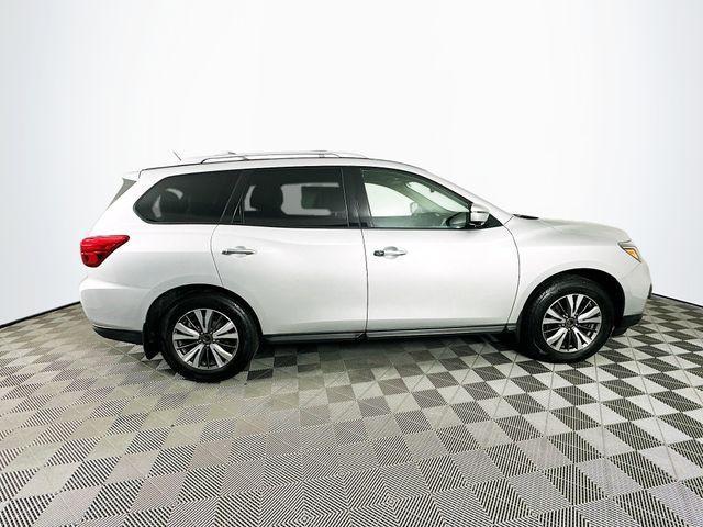 Photo of 2017 Brilliant Silver Metallic Nissan Pathfinder