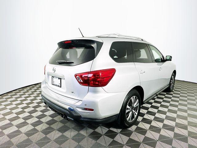 Photo of 2017 Brilliant Silver Metallic Nissan Pathfinder