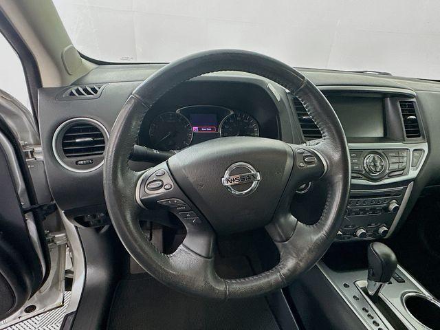 Photo of 2017 Brilliant Silver Metallic Nissan Pathfinder