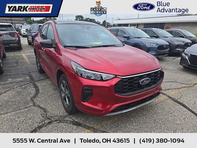 Photo of 2023 Rapid Red Metallic Tinted Clearcoat Ford Escape