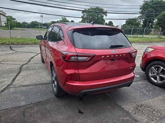 Photo of 2023 Rapid Red Metallic Tinted Clearcoat Ford Escape