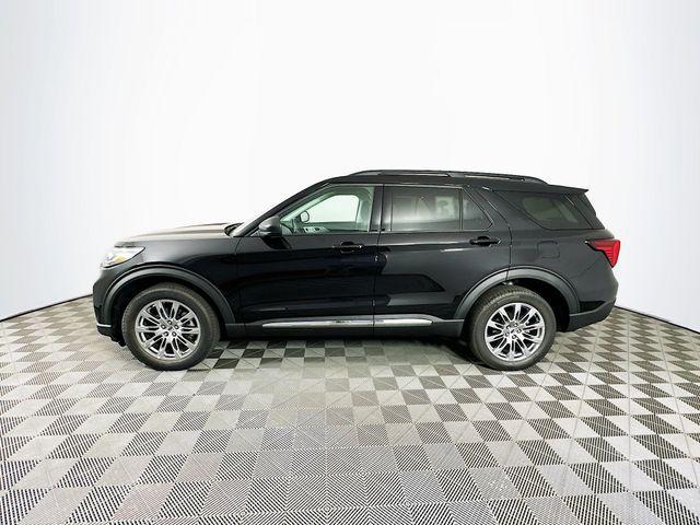 Photo of 2025 Agate Black Metallic Ford Explorer