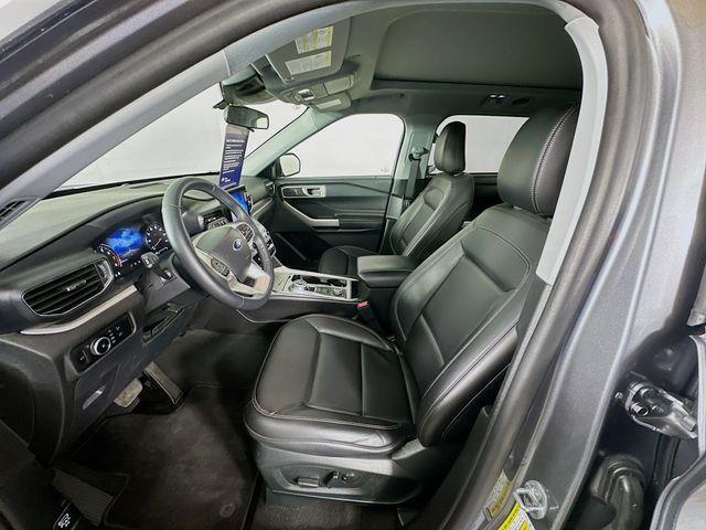 Photo of 2023 Carbonized Gray Metallic Ford Explorer