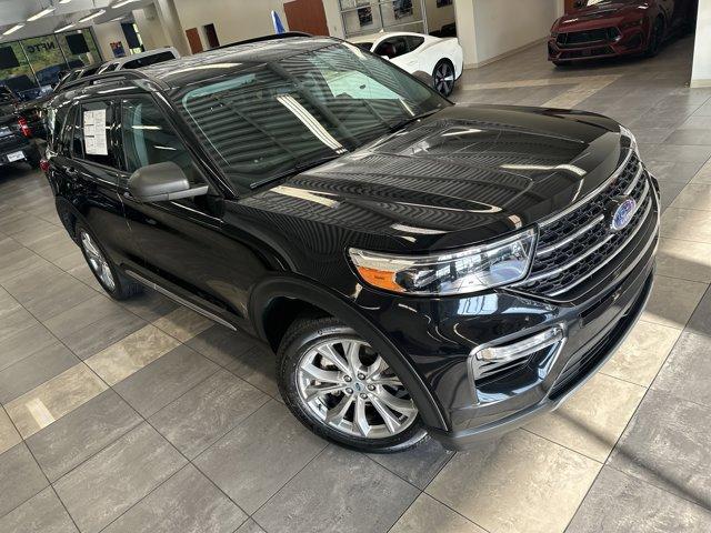 Photo of 2022 Agate Black Metallic Ford Explorer