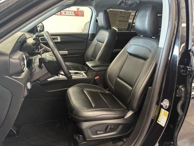 Photo of 2022 Agate Black Metallic Ford Explorer