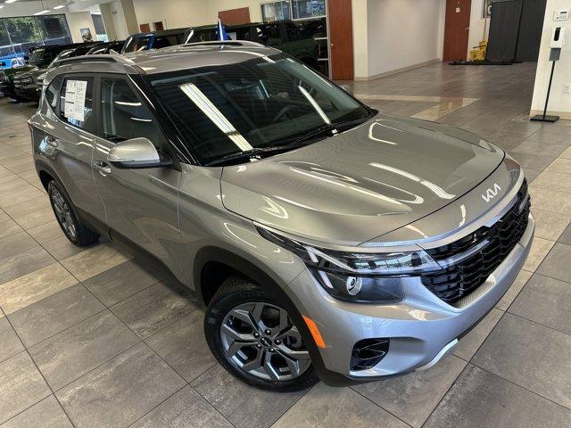Photo of 2024 Steel Gray Kia Seltos