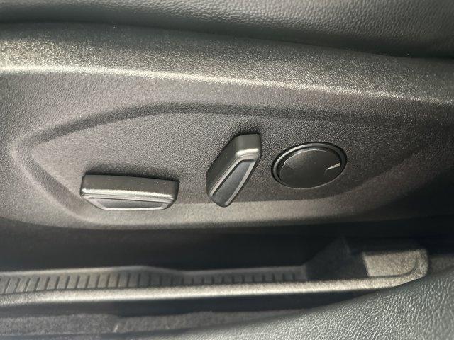 Photo of 2022 Atlas Blue Metallic Ford Edge