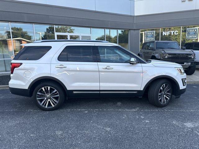 Photo of 2017 White Platinum Tri-Coat Metallic Ford Explorer