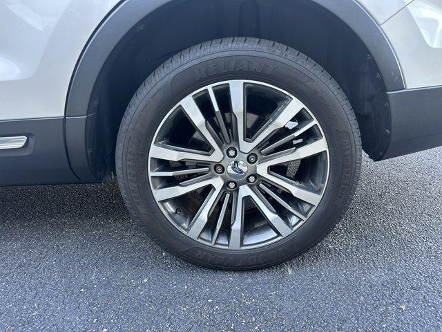 Photo of 2017 White Platinum Tri-Coat Metallic Ford Explorer