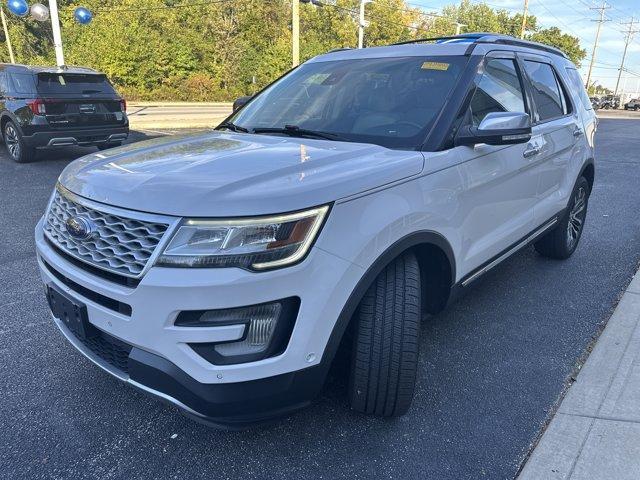 Photo of 2017 White Platinum Tri-Coat Metallic Ford Explorer