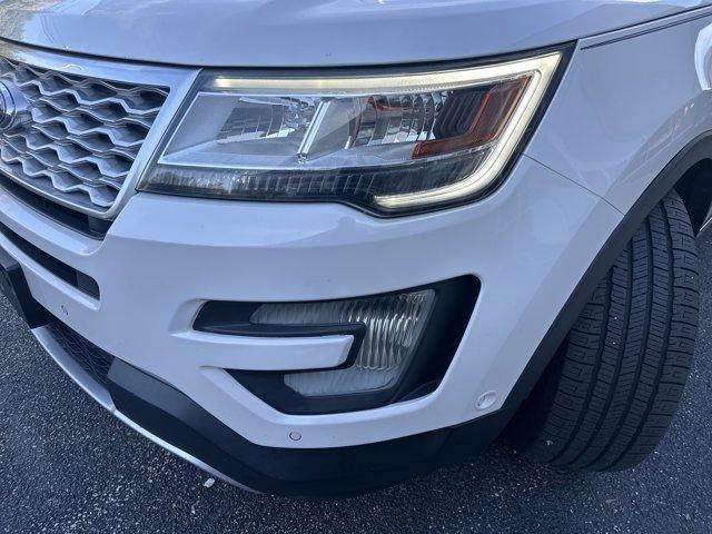 Photo of 2017 White Platinum Tri-Coat Metallic Ford Explorer