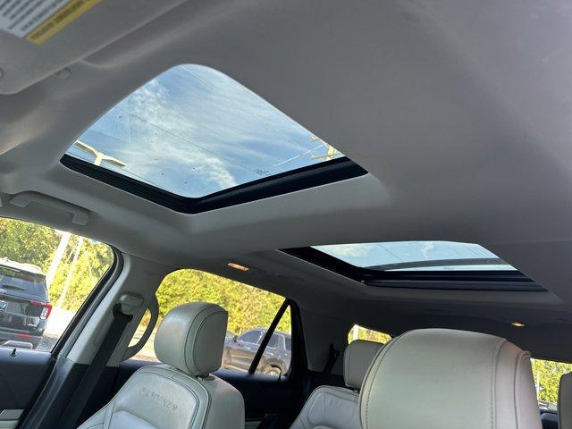 Photo of 2017 White Platinum Tri-Coat Metallic Ford Explorer