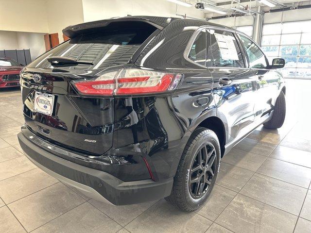 Photo of 2024 Agate Black Metallic Ford Edge