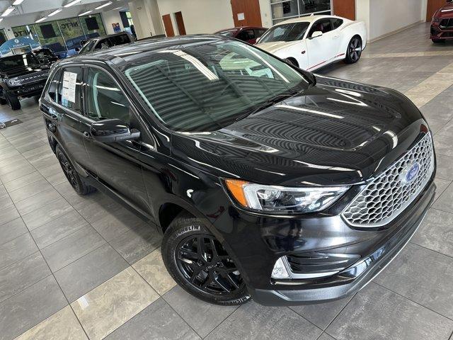 Photo of 2024 Agate Black Metallic Ford Edge