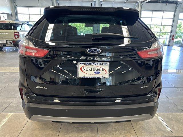Photo of 2024 Agate Black Metallic Ford Edge
